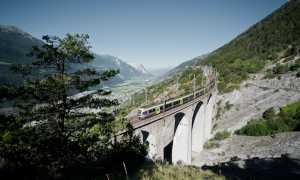 RegioExpress Loetschberger Luogelkinviadukt Sommer