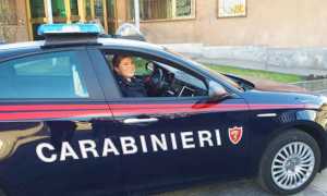 carabiniere donna auto domo