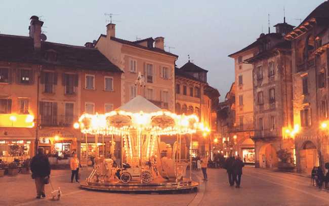 domo piazza mercato giostra
