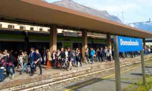 domodossla stazione gente