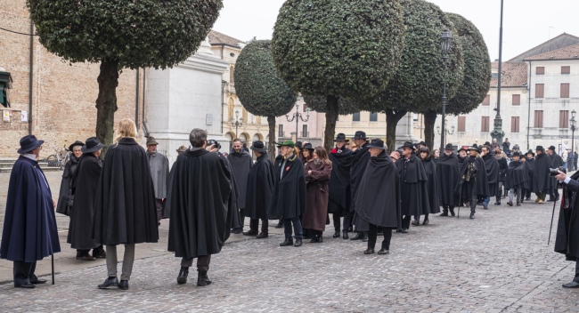 In Orta kehrt die Tabarrata zurück – Mantel, Legende und Gemeinschaft