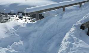 neve ponte fiume