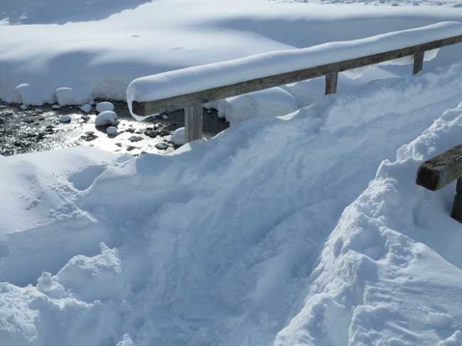 neve ponte fiume