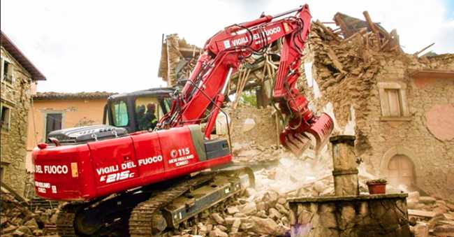 vigili fuoco terremoto scavatore