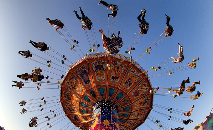 Arona, bald kommt die Ausgabe 2017 des Lunaparks Tredicino. Unter den Neuheiten ist "Zipper", eine Bahn aus den USA