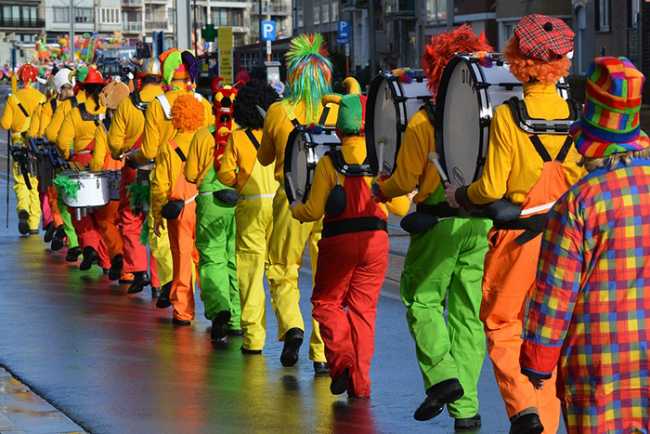carnevale piazza gruppo