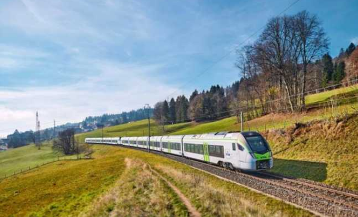 Die BLS RegioExpress Züge von Brig nach Domodossola laufen regulär-Fahrplanwechsel beim morgendlichen Zug Iselle-Briga 