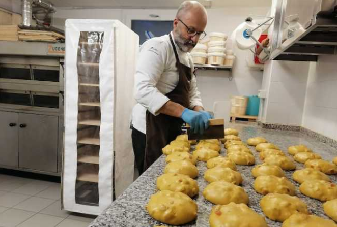 Formazza Tal: Der Colomba Gourmet vom Chefkoch Sormani fliegt hoch über das Tal.