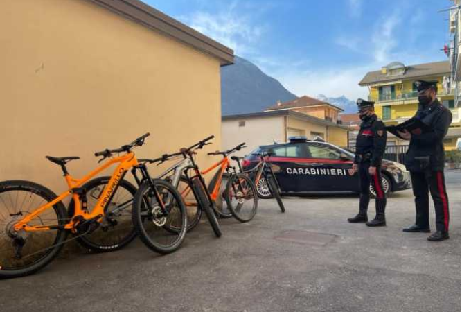   Diebstahl von E-Bikes beim Fahrradfachhandel Ciclomania Barale in Domodossola: Die Carabinieri haben einen 46-Jährigen angezeigt