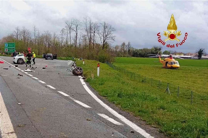 Due svizzeri morti nell'incidente sul raccordo dell'autostrada a Santhià