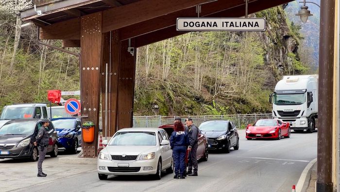 Grenzkontrollen: sogar eine Viola wurde beschlagnahmt