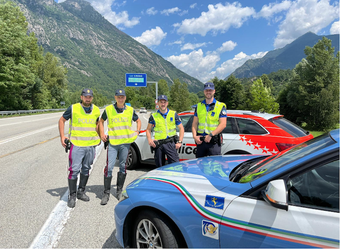 Gemeinsame Kontrollen von Italien und Schweiz auf der Straße Varzo–Brig