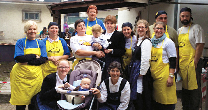 Sonntag in Cuzzego die Polenta-Messe