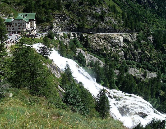 Voller Wasserdurchfluss am Toce - Wasserfall