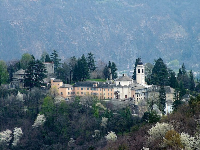 Die neue Touristenführer über den Sacro Monte Calvario